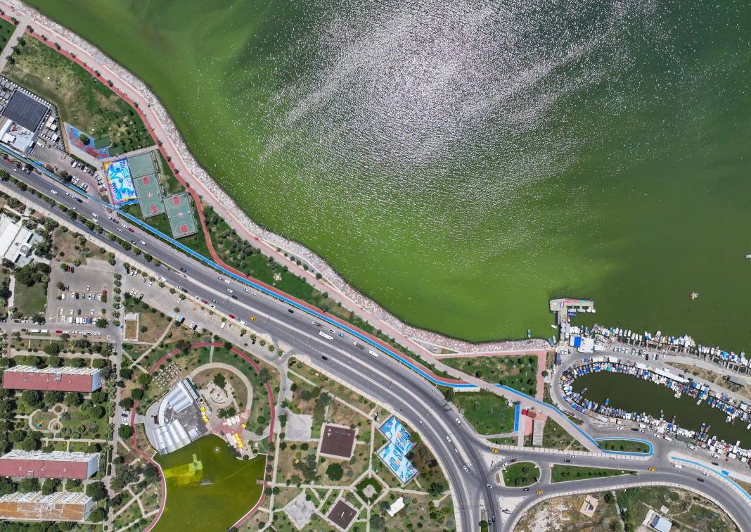 İzmir’de denizin rengi değişti! Görüntü ne ifade ediyor? - Resim: 9